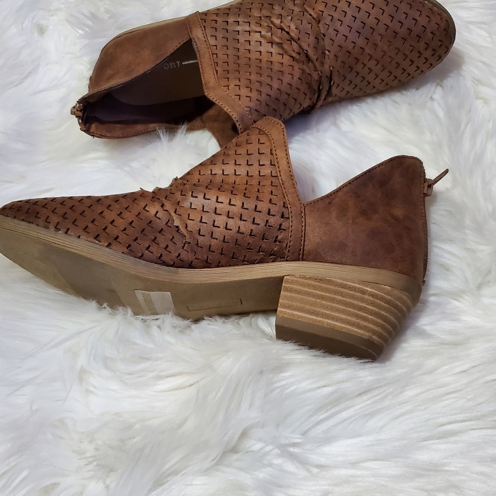 NWOT/Report Dion bootie - Picture 6 of 7